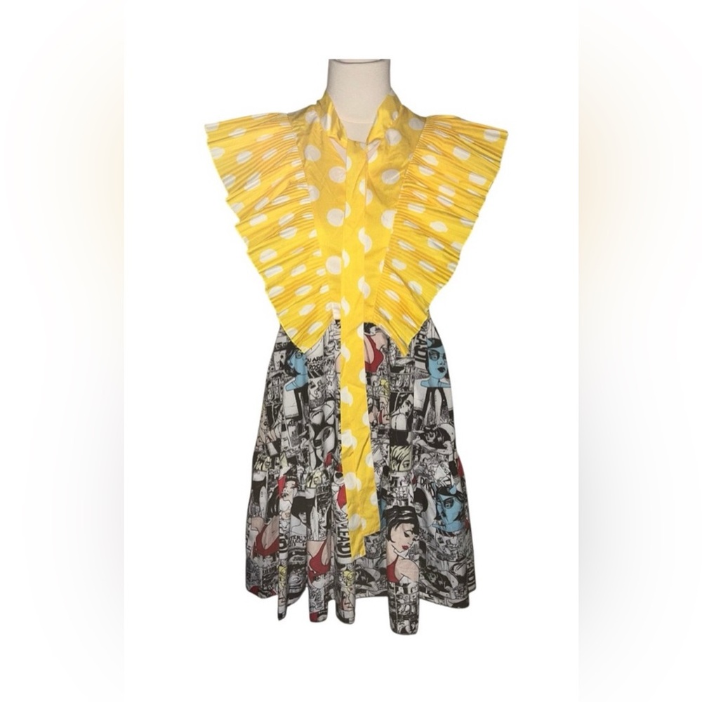 New with tags Unique Yellow Polka Dot and Retro Comic Print dress, Size M
